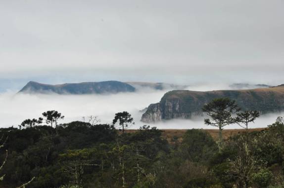 O canyon do Monte Negro preenchido de neblina, em São José dos Ausentes - RS